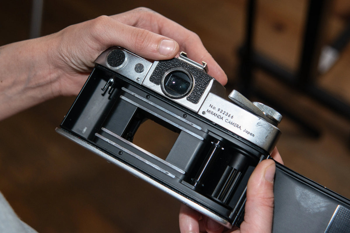 Checking whether an analogue film camera works before loading film