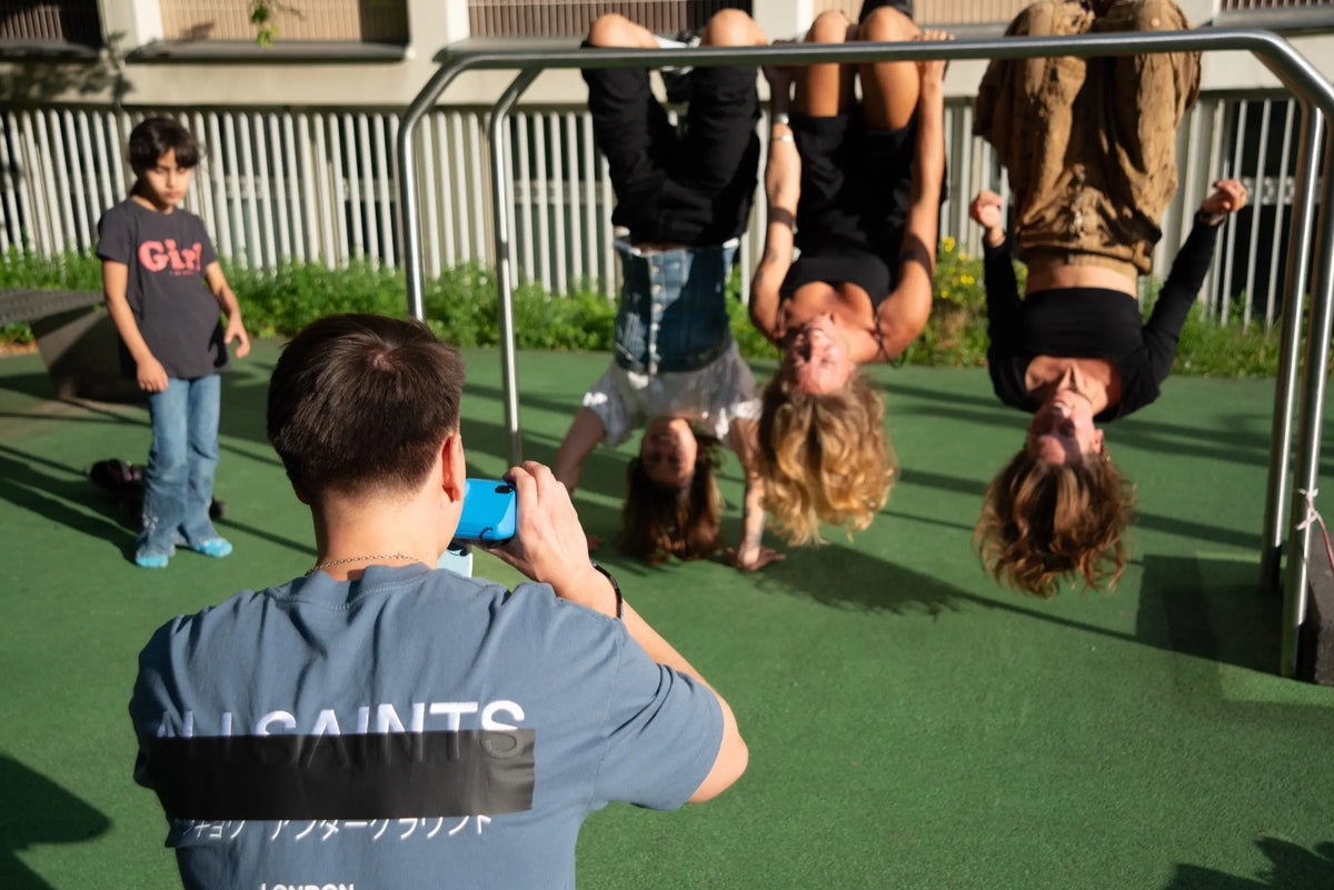 Playful reflected group composition during a Polawalk