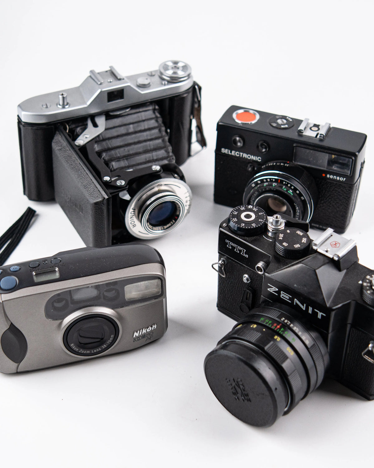 Confronto tra fotocamere analogiche compatte e reflex presso Berlin Photo Studio