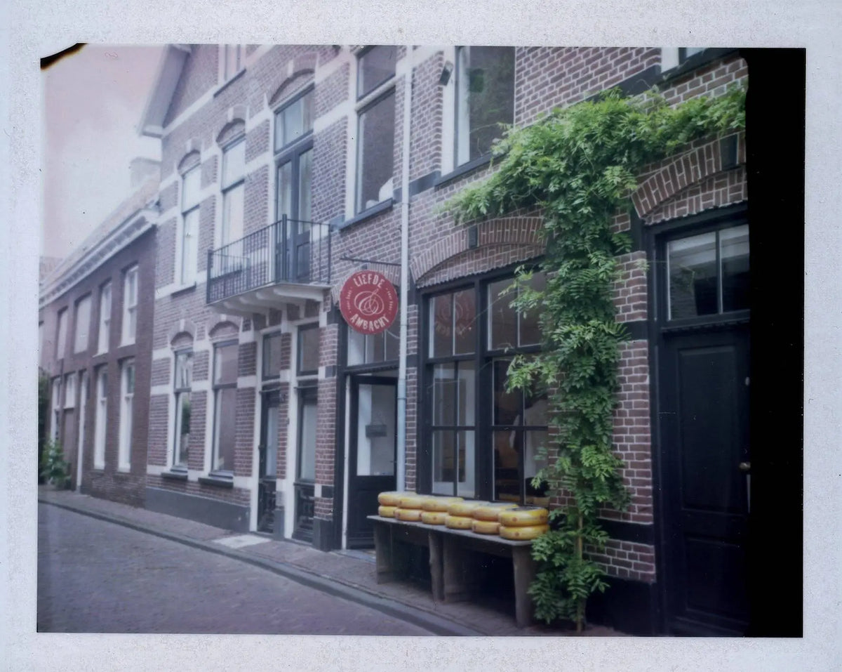 Polaroid Colorpack 80 – Vintage Instant Packfilm Camera – analogue camera gallery view 2 of 5