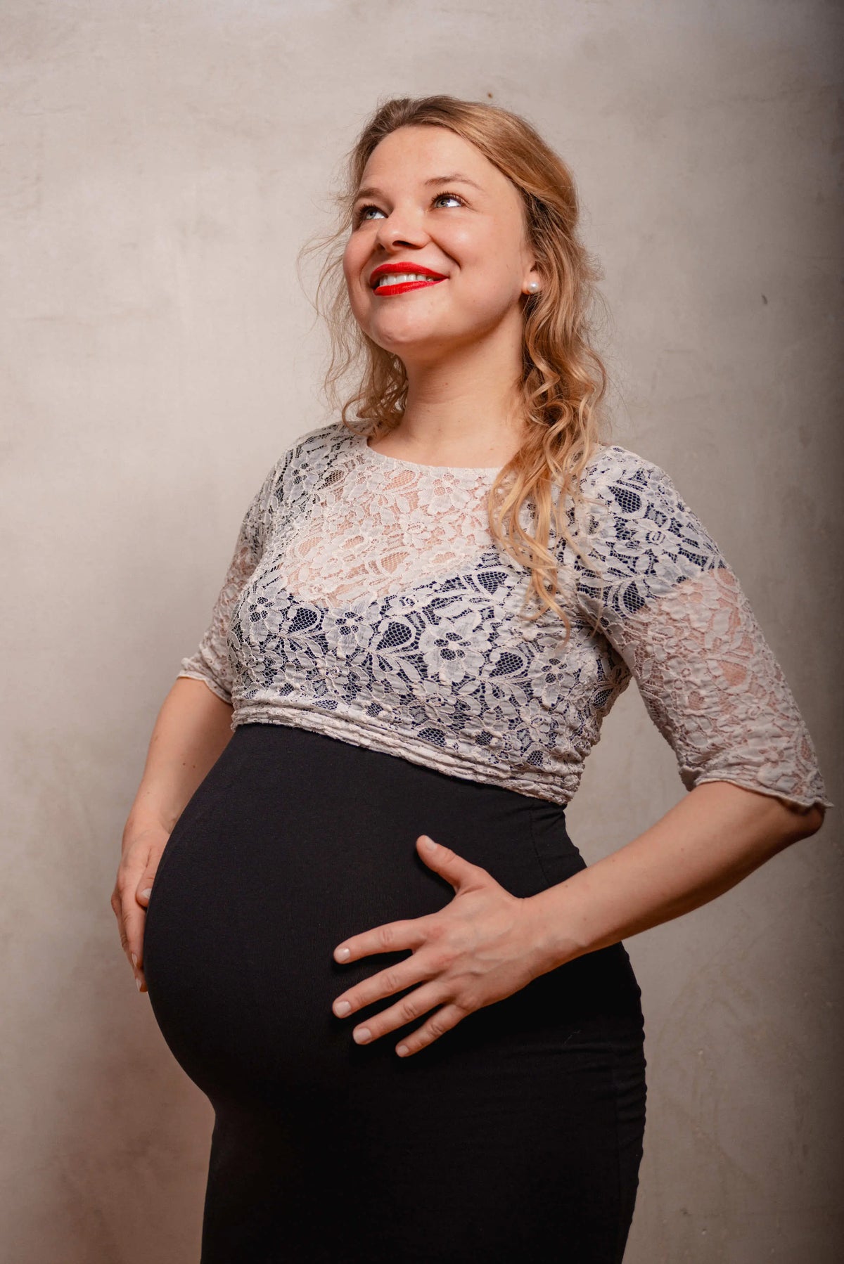 Maternity Photoshoot Berlin — A Moment That Becomes Memory Photo Studio Berlin